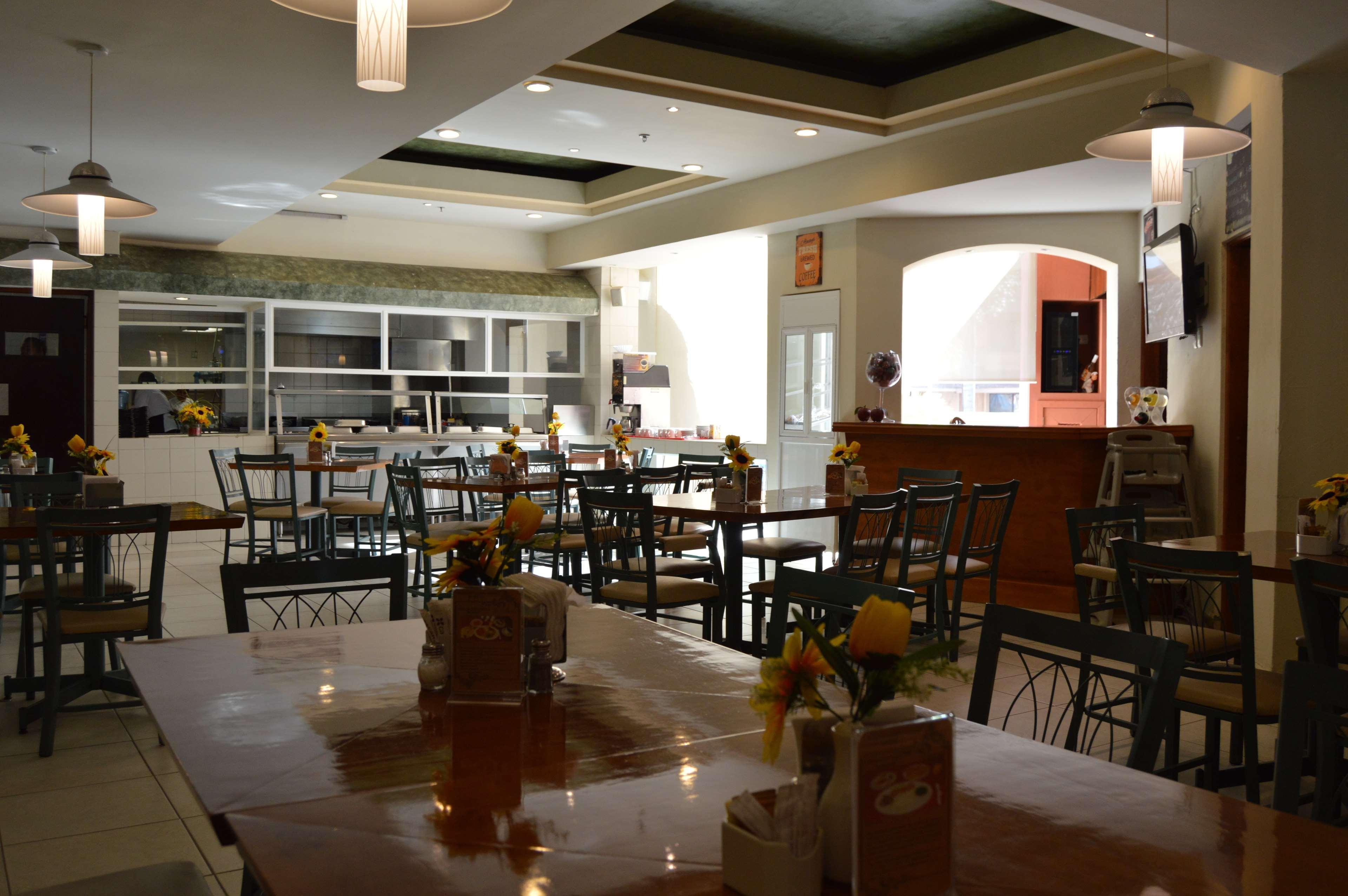 Best Western Bazarell Inn Montemorelos Exterior foto